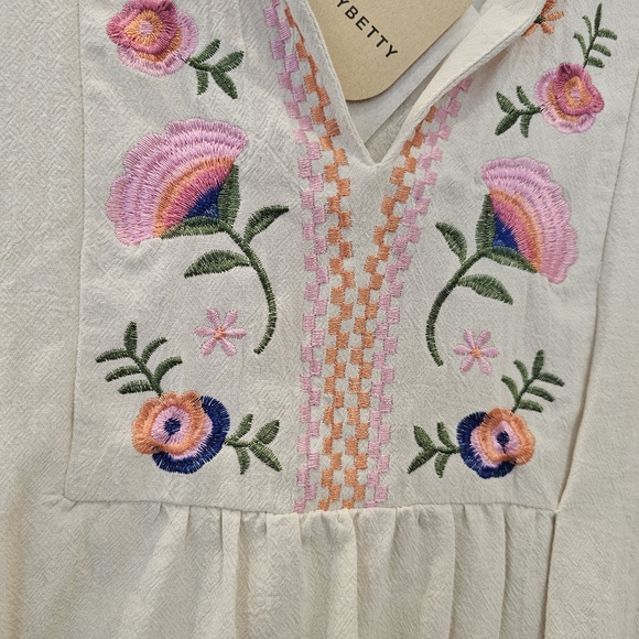 CHERRYBETTY Women's Beige Embroideried Flower Tunic Top V-Neck Large - Picture 3 of 10